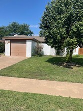 9604 Elkhart Ave in Lubbock, TX - Building Photo - Building Photo