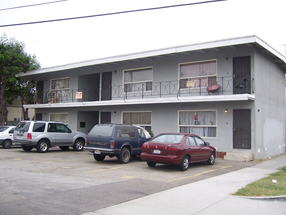 12 W Pleasant St in Long Beach, CA - Building Photo