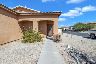 1476 E Avenida Grande in Casa Grande, AZ - Foto de edificio - Building Photo