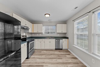 6353 Scottsfield Dr in Suffolk, VA - Foto de edificio - Building Photo