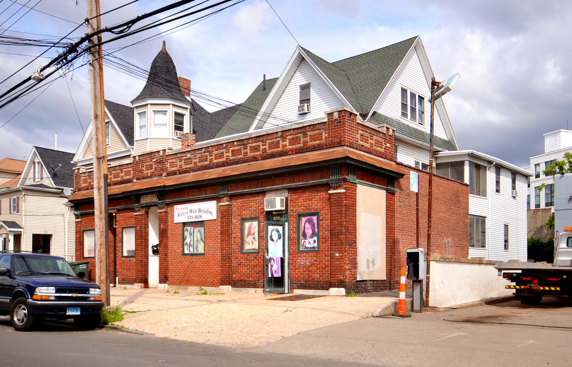 1659 Fairfield Ave in Bridgeport, CT - Building Photo