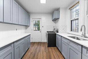 296 Pearsall Ave in Jersey City, NJ - Building Photo