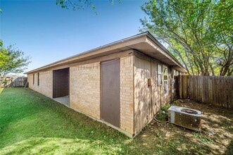 6727 Crestmont Ct in Fort Worth, TX - Building Photo - Building Photo