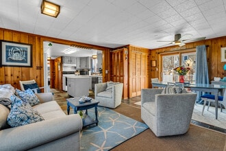 32 Bassett Ln in Madison, CT - Building Photo - Building Photo