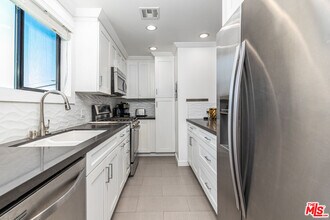 8911 Cynthia St in West Hollywood, CA - Foto de edificio - Building Photo