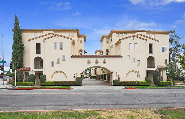 610 E Walnut St, Unit 610 in Pasadena, CA - Foto de edificio - Building Photo