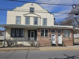 281 E Main St in Plymouth, PA - Building Photo