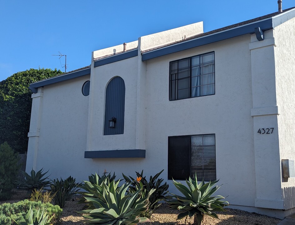 4327 Montalvo St in San Diego, CA - Building Photo