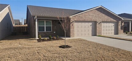 522 NW 68th Ave in Bentonville, AR - Foto de edificio - Building Photo