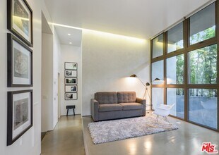 1849 Fox Hills Dr in Los Angeles, CA - Building Photo - Building Photo