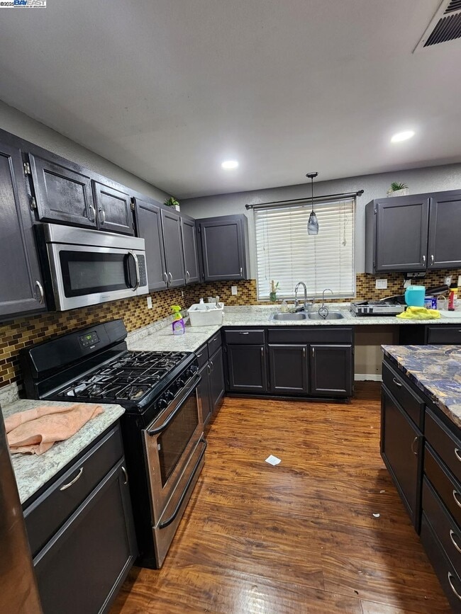 1547 Parkside Ct in Tracy, CA - Building Photo - Building Photo