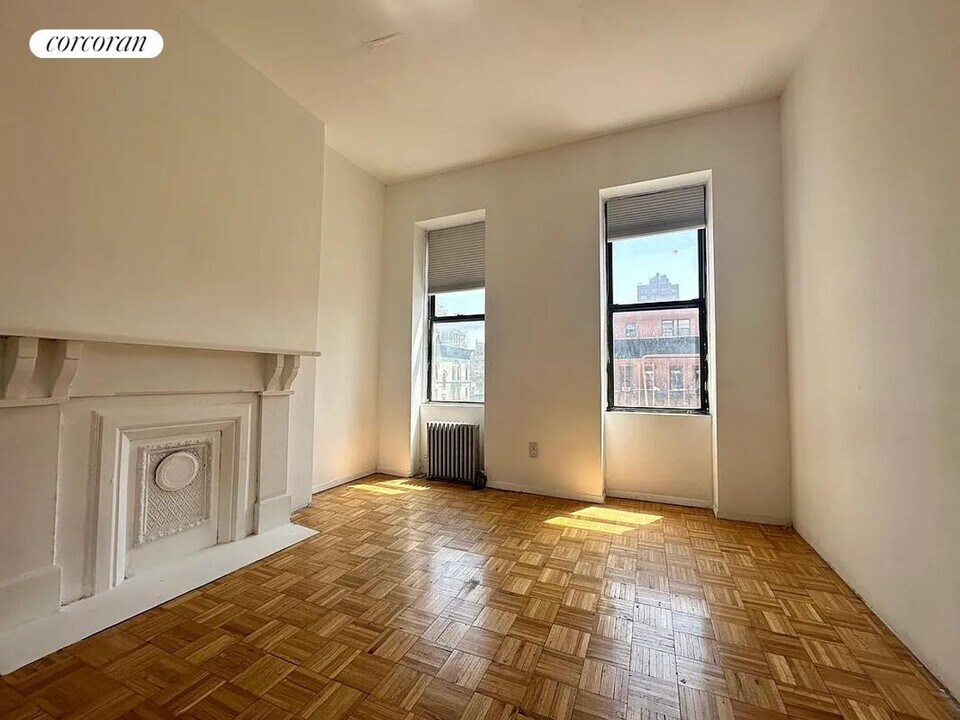 1577 York Ave in New York, NY - Building Photo