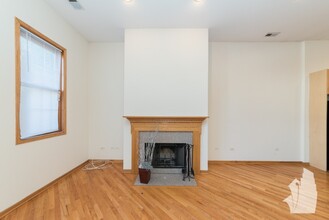 2533 N Southport Ave, Unit 3N in Chicago, IL - Foto de edificio - Building Photo