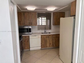 1040 NW 80th Ave in Margate, FL - Building Photo - Building Photo