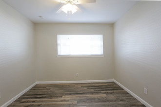 Paragon Apartments in Dallas, TX - Building Photo - Interior Photo