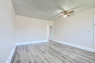 4041 Wilkens Ave, Unit B in Baltimore, MD - Foto de edificio - Building Photo