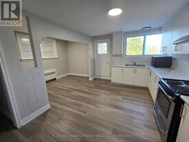 936 E Main St in Welland, ON - Building Photo