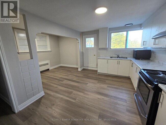 property at 936 E Main St