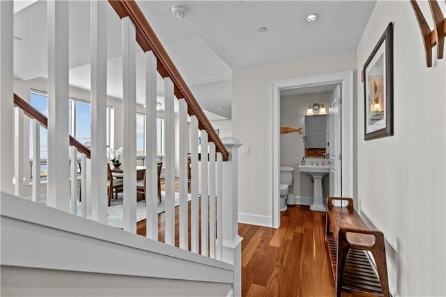 1 Tower Dr in Portsmouth, RI - Foto de edificio - Building Photo