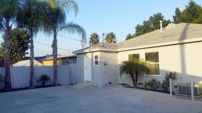 5419 Willowcrest Ave in North Hollywood, CA - Building Photo - Building Photo