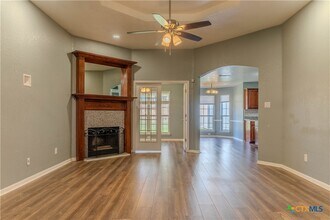 4101 Whispering Oak Dr in Killeen, TX - Building Photo - Building Photo