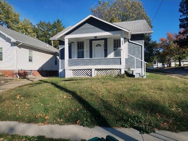 property at 321 N Clay St