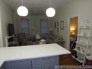 922 Beacon St, Unit 23 in Boston, MA - Building Photo - Building Photo