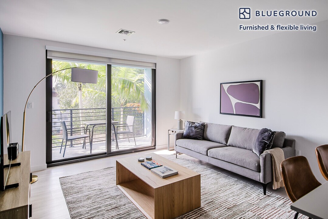 2201 Polk St in Hollywood, FL - Building Photo