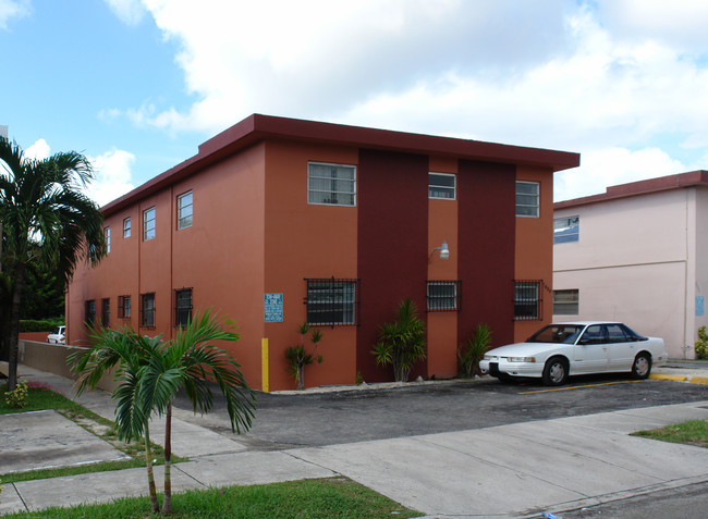 2000 SW 6th St in Miami, FL - Building Photo - Building Photo