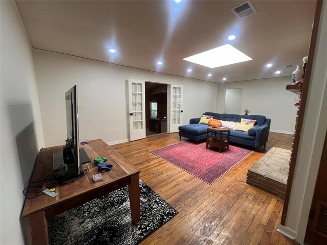 1003 W Bluebonnet Dr