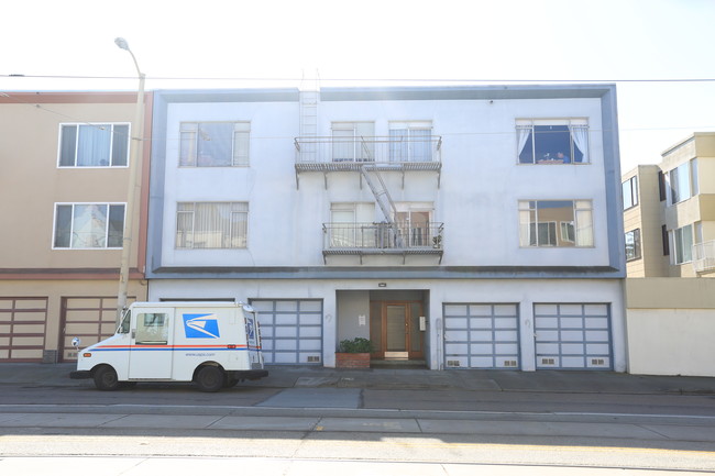 2421 Judah St in San Francisco, CA - Building Photo - Building Photo