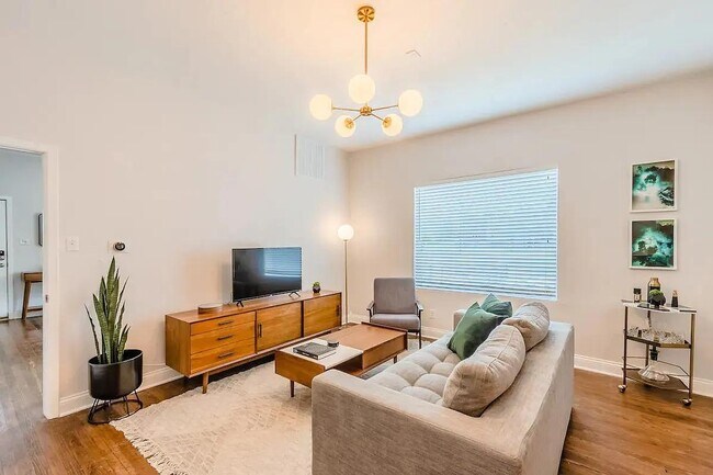 1704 S Akard St in Dallas, TX - Building Photo - Building Photo