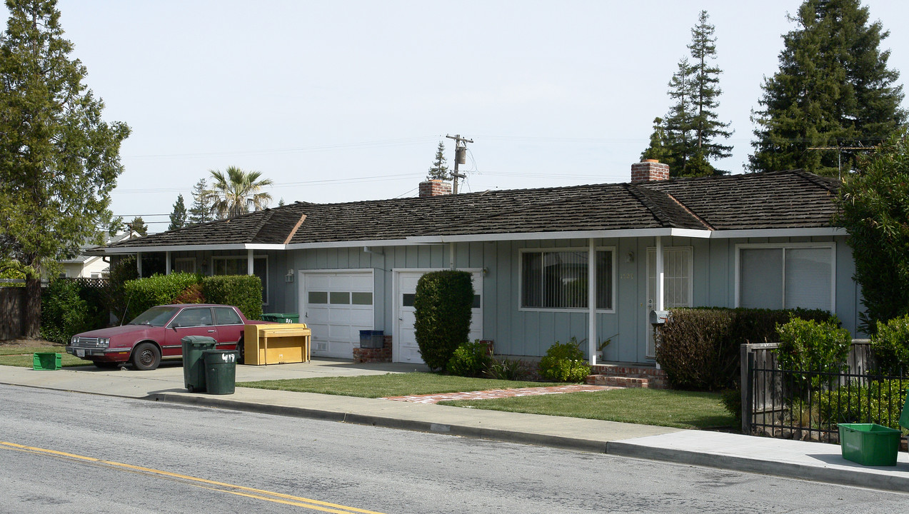 1516 Union Ave in Redwood City, CA - Building Photo