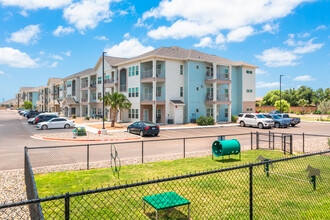 Devon Place in Edinburg, TX - Foto de edificio - Building Photo