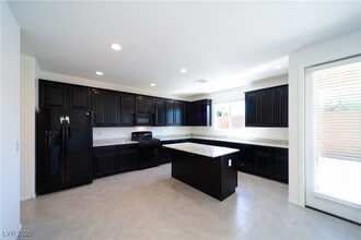 5421 Scotch Cap Dr in Las Vegas, NV - Building Photo - Building Photo