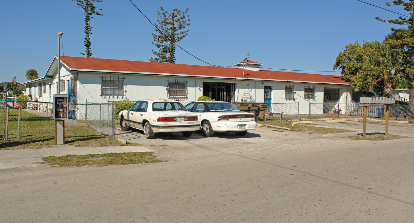 49 NE 7th Ct in Deerfield Beach, FL - Building Photo