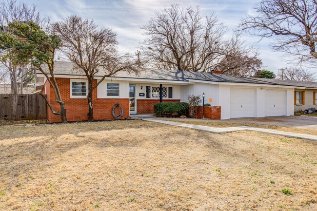 5207 16th St in Lubbock, TX - Building Photo - Building Photo