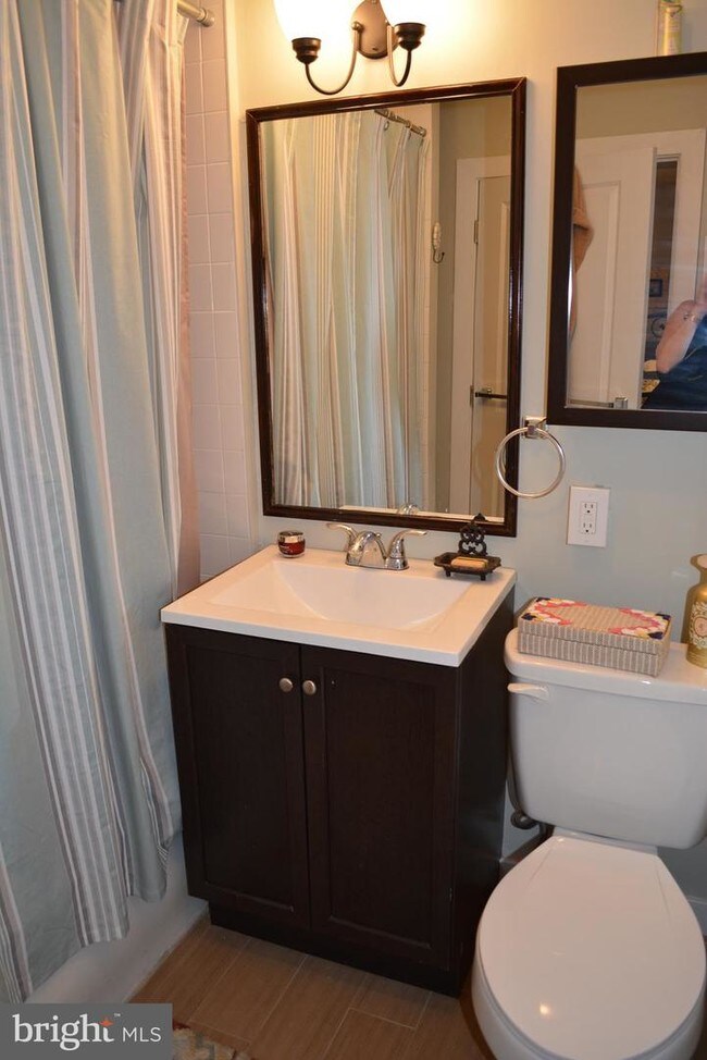 338 S 16th St-Unit -4 in Philadelphia, PA - Building Photo - Building Photo