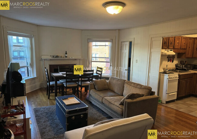 910 Beacon St, Unit 4 in Boston, MA - Building Photo - Building Photo