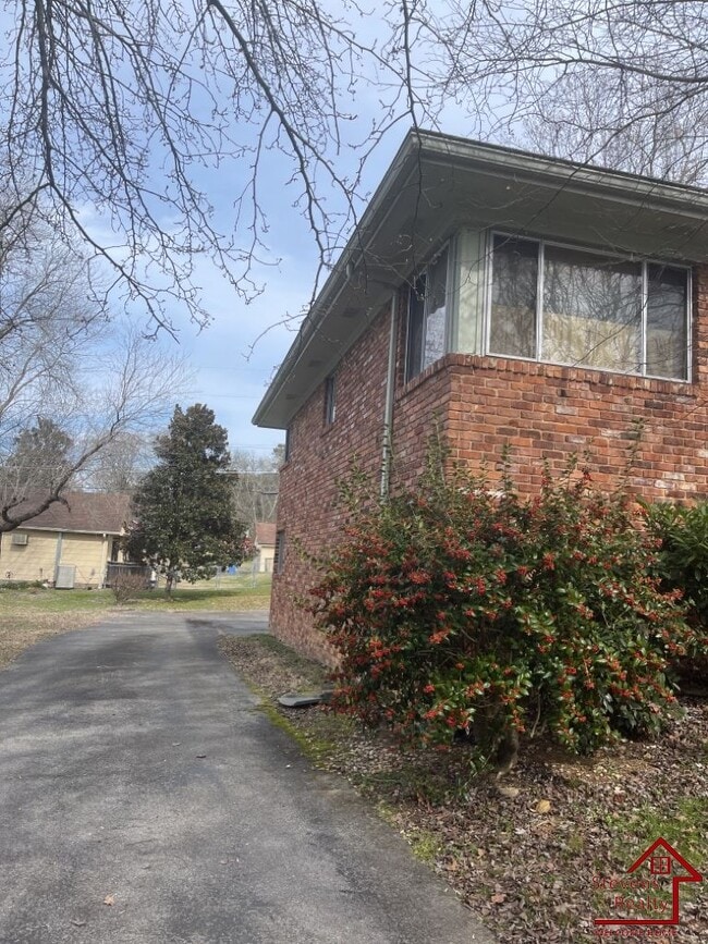 7131 Holland Ln in Chattanooga, TN - Building Photo - Building Photo