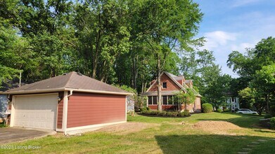 10315 Amberwell Park Rd in Louisville, KY - Building Photo - Building Photo
