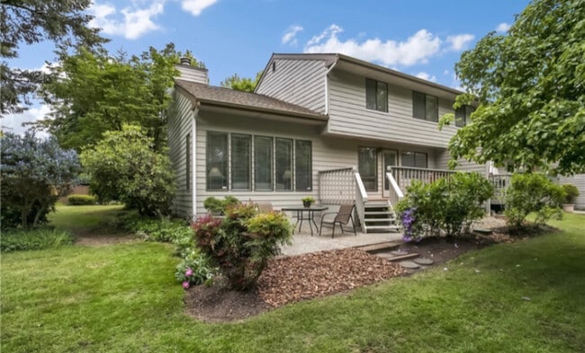 1 143rd Ave SE in Bellevue, WA - Building Photo - Building Photo