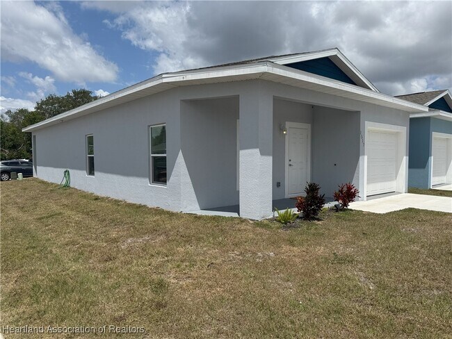 1517 Las Villas Blvd in Sebring, FL - Foto de edificio - Building Photo