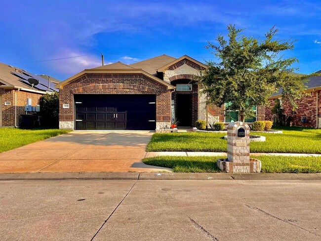 1939 Manor Dr in Baytown, TX - Building Photo - Building Photo