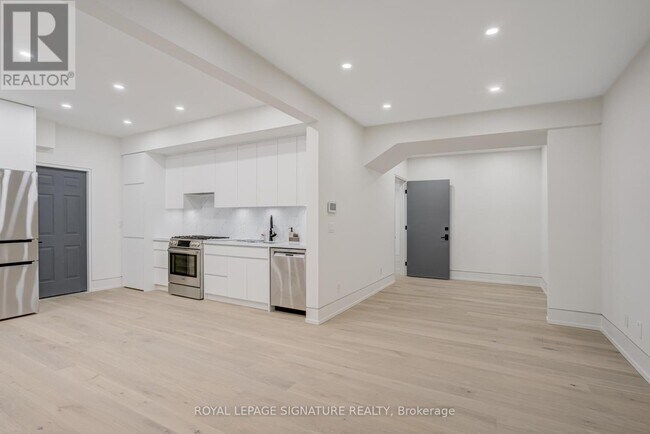 27 Scotland Rd in Toronto, ON - Building Photo - Building Photo