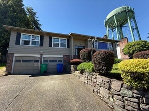 13420 NE Rose Pkwy in Portland, OR - Building Photo - Building Photo