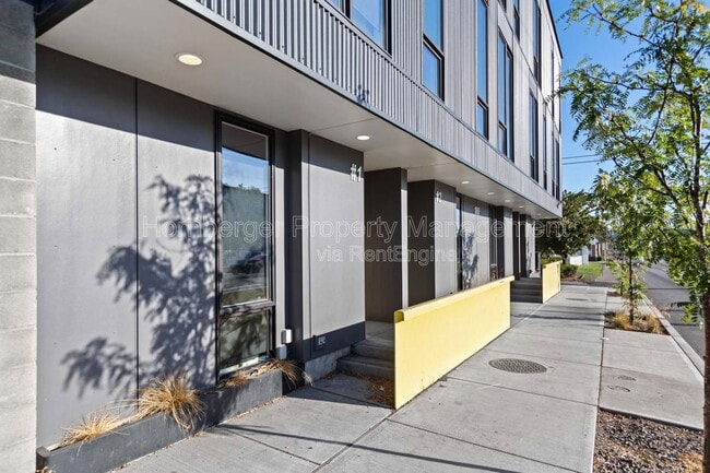 1860 N Hamilton St in Spokane, WA - Building Photo - Building Photo