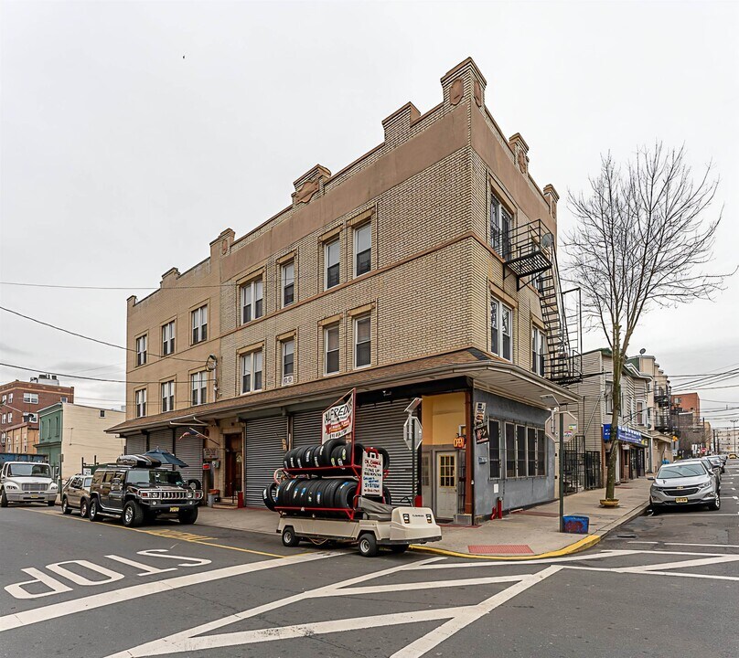 615 25th St in Union City, NJ - Building Photo