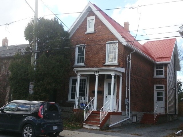 244 Sydenham St in Kingston, ON - Building Photo