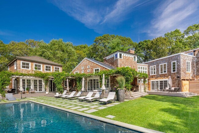 41 Deep Woods Ln in Amagansett, NY - Building Photo - Building Photo